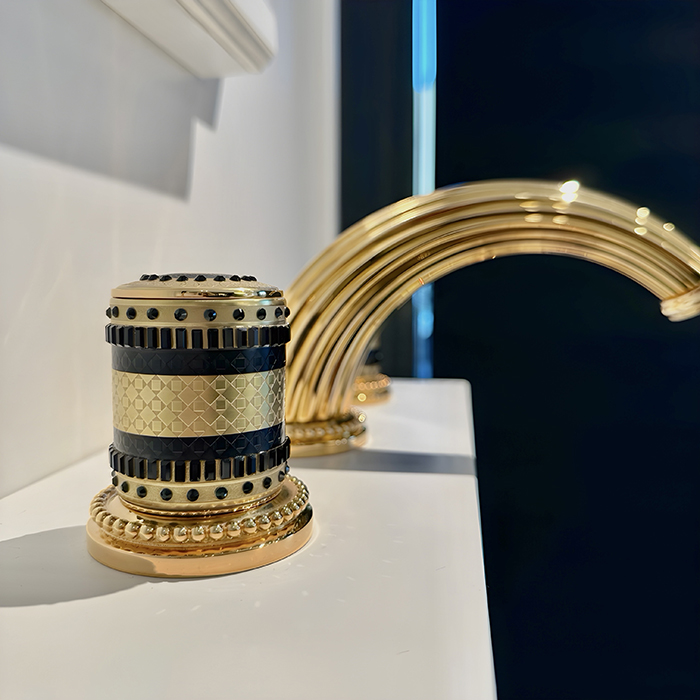 THG Monte Carlo porcelaine or Смеситель для раковины, с 3 отв., с донным клапаном, цвет: золото