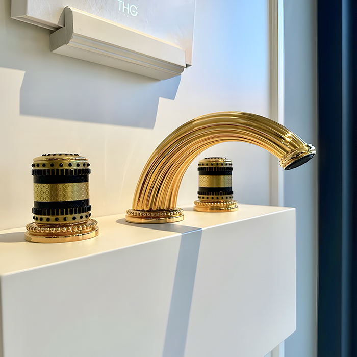 THG Monte Carlo porcelaine or Смеситель для раковины, с 3 отв., с донным клапаном, цвет: золото