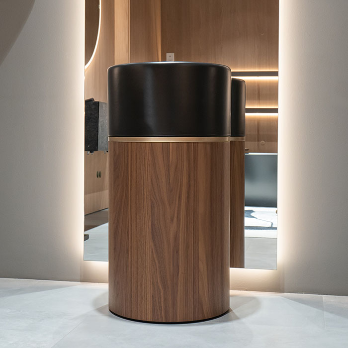 NOORTH milldue edition Roma I Раковина напольная Ø45x88cм., слив в пол, цвет: Nero opaco/Noce Canaletto/Oro