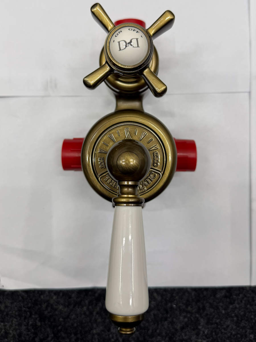 Devon&Devon Душевая стойка с термостатическим смесителем, верхний душ 20см, ручной душ, цвет: бронза