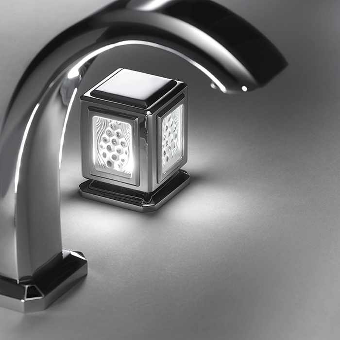 THG Métropolis cristal clair Смеситель для раковины на 3 отверстия, ручки с подсветкой, с донным клапаном, цвет: хром