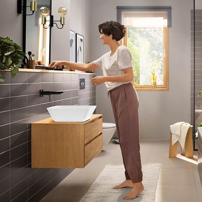 Hansgrohe Rebris E Смеситель для раковины, настенный, цвет: черный матовый