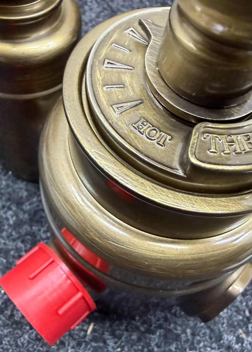 Devon&Devon Душевая стойка с термостатическим смесителем, верхний душ 20см, ручной душ, цвет: бронза