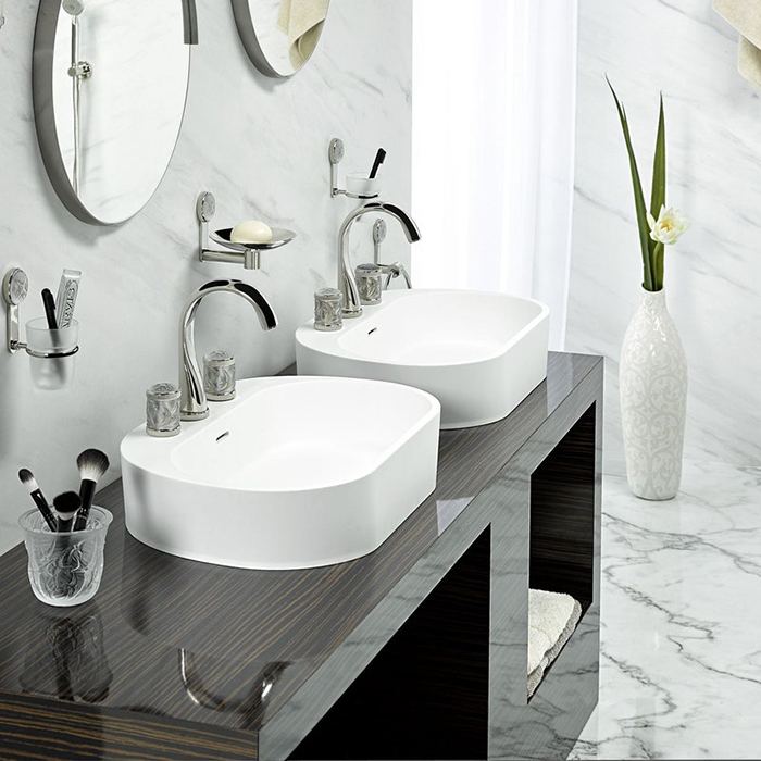 THG Hirondelles Platinum Stamped Смеситель для раковины, 3 отв., цвет: Polished nickel