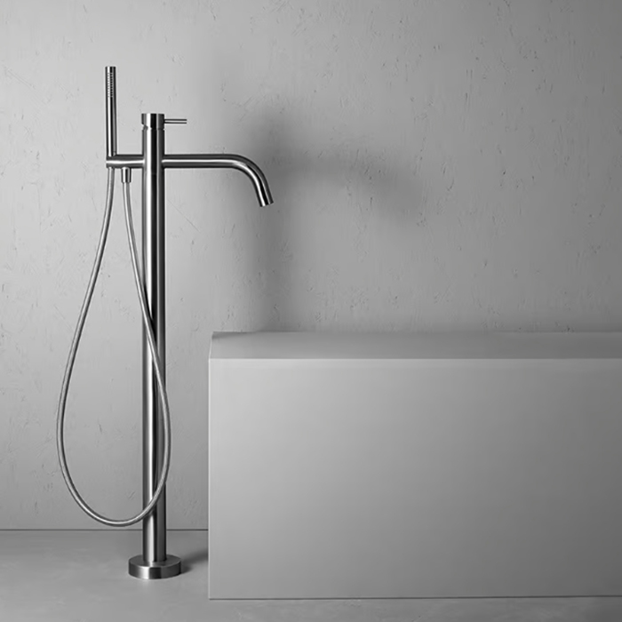 QuadroDesign Source Смеситель для ванны, напольный, с ручным душем, цвет: Brushed Stainless Steel
