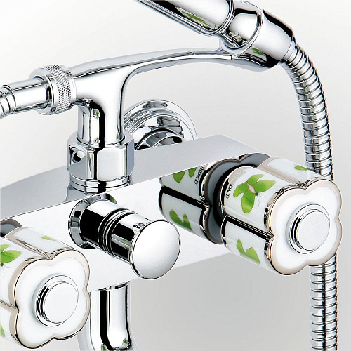 THG CAPUCINE VERT DECOR PLATINE Смеситель для ванны настенный, с ручным душем и шлангом 1500 мм., декор платина/зеленый, цвет: хром